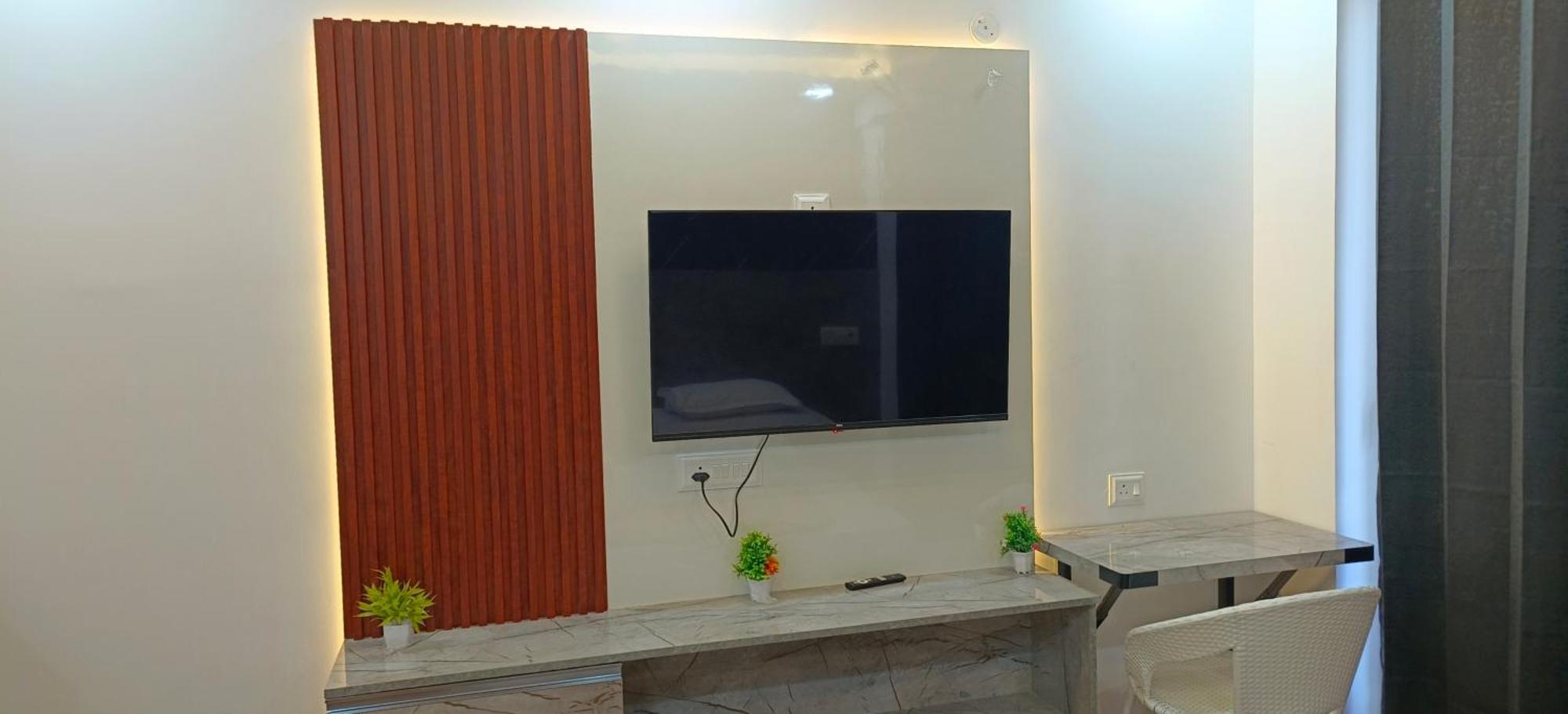 Aarohi Studio Hotels Ghaziabad Exterior photo